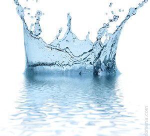 5 положительных причин, почему вы должны пить воду с медным напитком